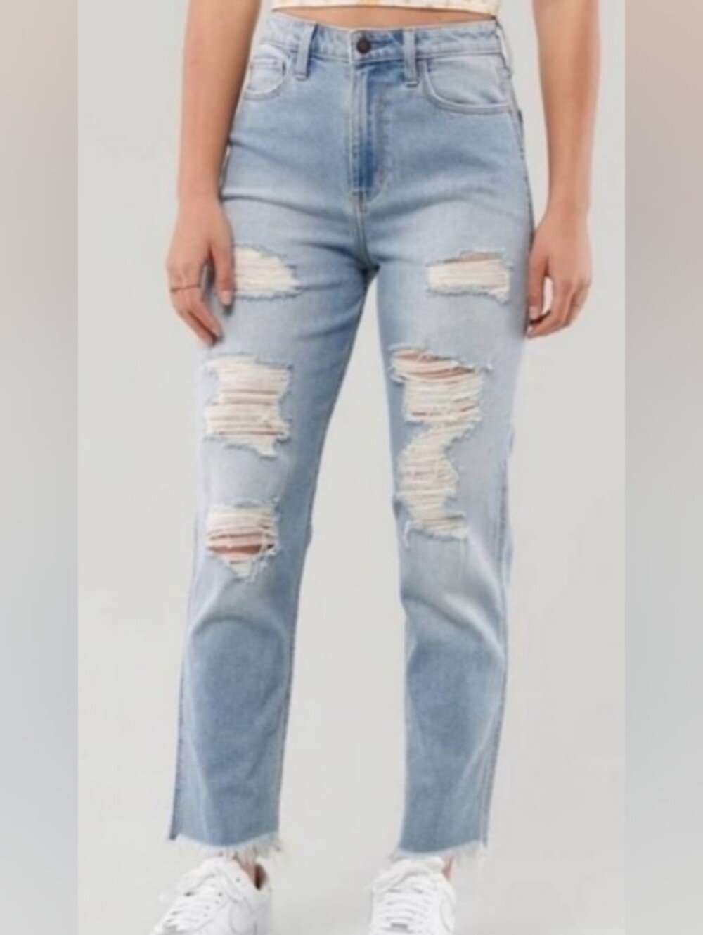 Hollister Ultra High Rise Mom Jean Size 30 NWT
